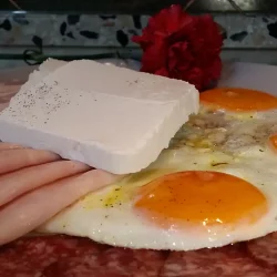 Banatski doručak sa jajima i suhomesnatim