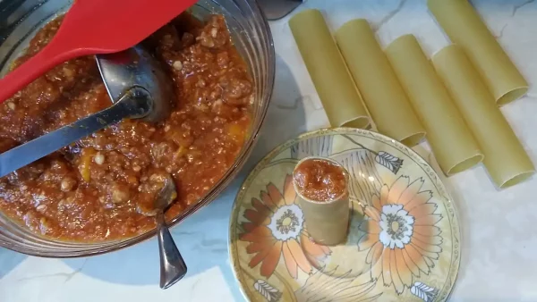 Kaneloni bolonjez | Istaknuta slika 2/4 | Italijanski, klasik, na, mom, stolu