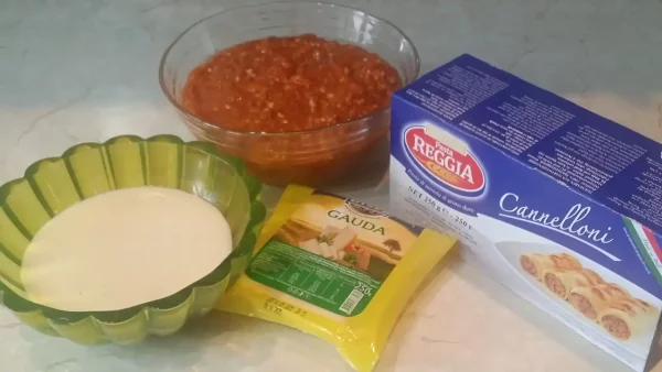 Kaneloni bolonjez | Istaknuta slika 4/4 | Italijanski, klasik, na, mom, stolu