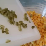Kukuruz salata sa susamom | Priprema sastojaka za salatu | Postupak 2 | Slika 3/6