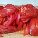 Salata od paradajza i crvenog luka | Istaknuta slika 3/4 | Klasična, osvežavajuća, savršena, za, tople, dane