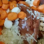 Gust pasulj sa dimljlenom kolenicom | 3/4 Gust pasulj sa dimljlenom kolenicom | Istaknuta slika 3/4 | Tradicija, ukusa, prenošena, generacijama, na, selu, obrok, koji, greje, i, hrani