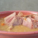 Gust pasulj sa dimljlenom kolenicom | 1/4 Gust pasulj sa dimljlenom kolenicom | Istaknuta slika 1/4 | Tradicija, ukusa, prenošena, generacijama, na, selu, obrok, koji, greje, i, hrani