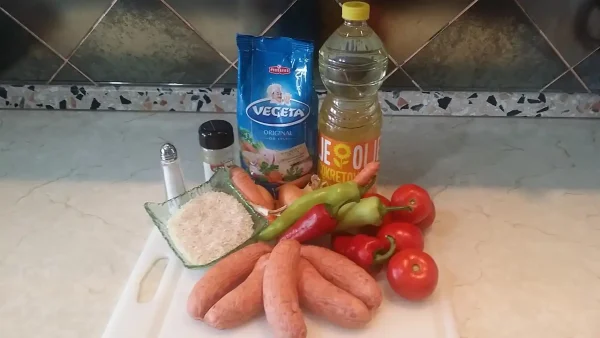 Kobasica sa pirinčom i povrćem iz rerne | 4/4 Kobasica sa pirinčom i povrćem iz rerne | Istaknuta slika 4/4 | Kad, se, neraskidiva, trojka, u, rerni, udruže, ručak, je, zagarantovan