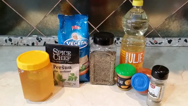 Marinada za svinjski but ili krmenadlu | 4/4 Marinada za svinjski but ili krmenadlu | Istaknuta slika 4/4 | Začini, u, kojima, se, krije, cela, priča