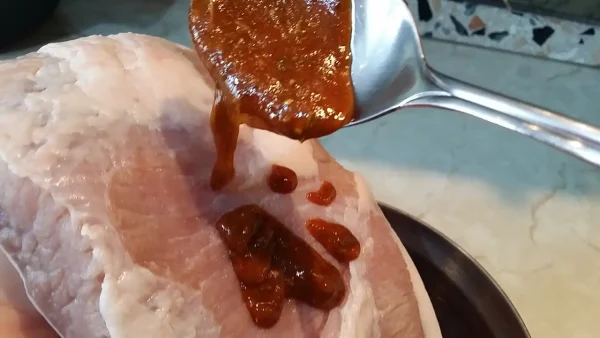 Marinada za svinjski but ili krmenadlu | 1/4 Marinada za svinjski but ili krmenadlu | Istaknuta slika 1/4 | Začini, u, kojima, se, krije, cela, priča