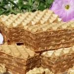 Oblatne sa čokoladom i keksom | 1/4 Oblatne sa čokoladom i keksom | Istaknuta slika 1/4 | Tri, zvanična, kralja, ukusa:, čokolada, keks, i, orasi, na, podijum, oblandi