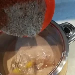 Dodavanje suvih sastojaka | Postupak 3 | Slika 2/4 Oblatne sa čokoladom i keksom | Dodavanje suvih sastojaka | Postupak 3 | Slika 2/4