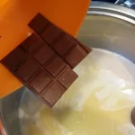 Priprema sastojaka koje topimo | Postupak 2 | Slika 6/7 Oblatne sa čokoladom i keksom | Priprema sastojaka koje topimo | Postupak 2 | Slika 6/7