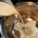 Priprema sastojaka koje topimo | Postupak 2 | Slika 1/7 Oblatne sa čokoladom i keksom | Priprema sastojaka koje topimo | Postupak 2 | Slika 1/7