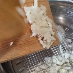 Sos od pečuraka | Dinstanje povrća | Postupak 2 | Slika 2/6